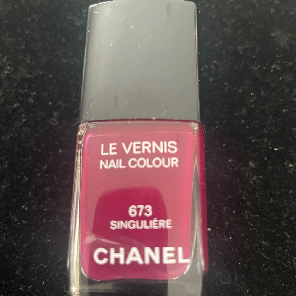 CHANEL Le Vernis Nail Polish - Deep Pink